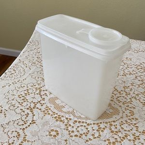 Tupperware Clear Cereal Keeper